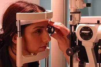 BỆNH NHÂN VỪA CƯỜM KHÔ VỪA TĂNG NHÃN ÁP -  ĐIỀU TRỊ NHƯ THẾ NÀO?  